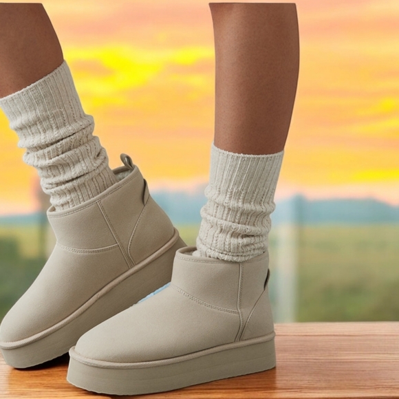 NEW! AE Hangout Booties  Sz 8 - Picture 5 of 9